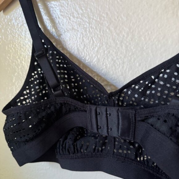 Negative | Eyelet Lace Wireless Bra - Picture 4 of 6